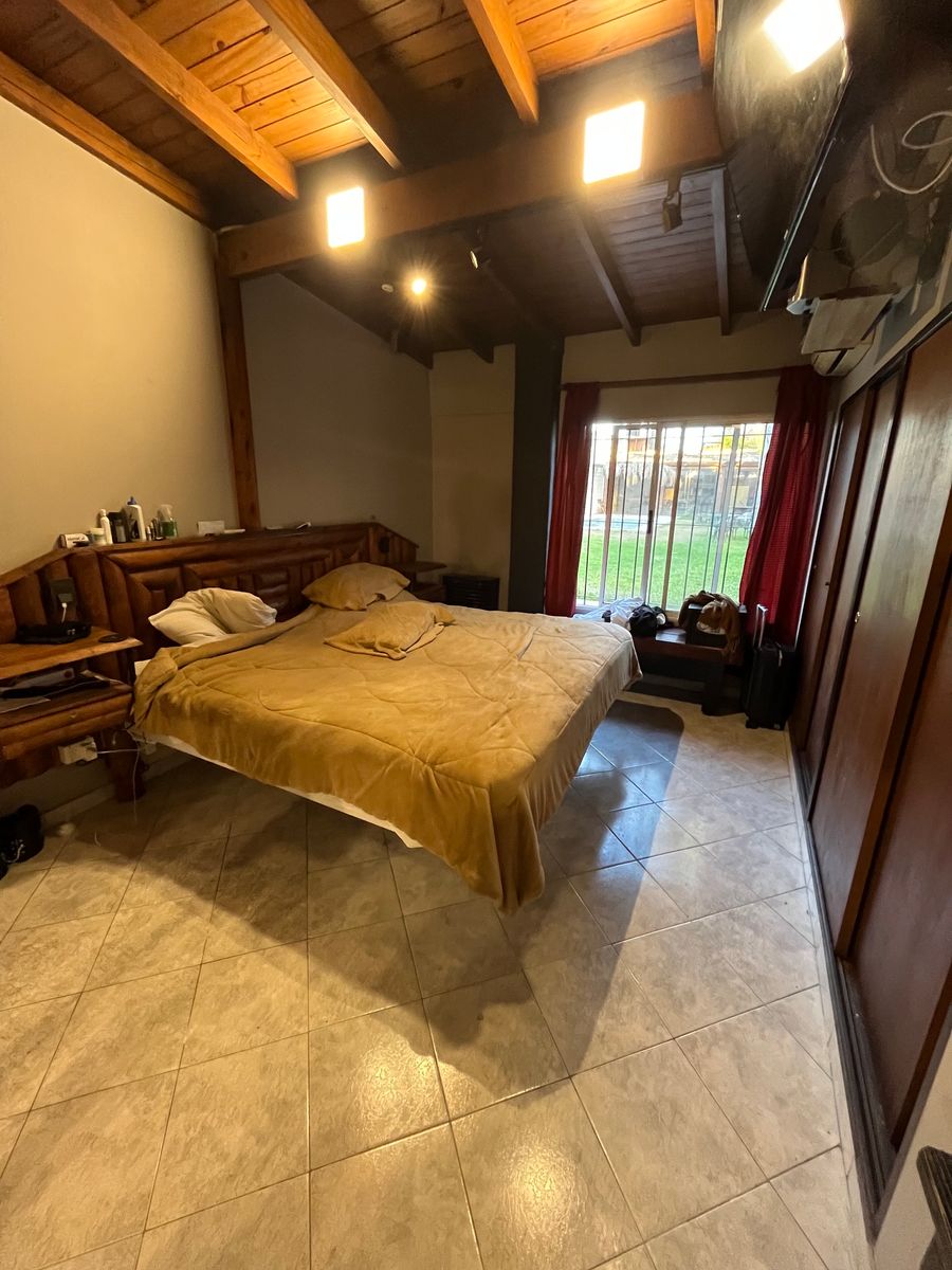 Casa Sobre Gran Lote en Una Planta con Pileta y Quincho - 16
