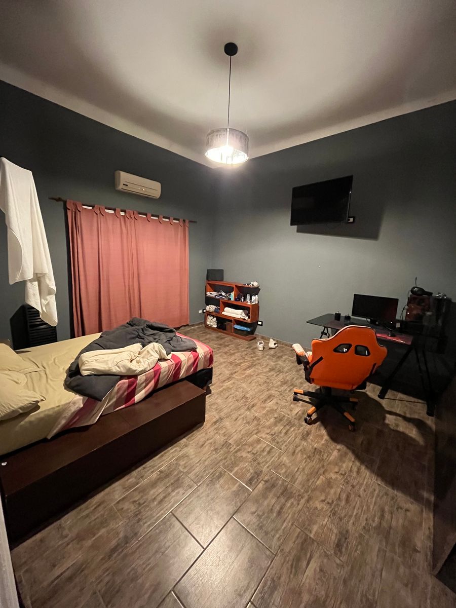 Casa Sobre Gran Lote en Una Planta con Pileta y Quincho - 20