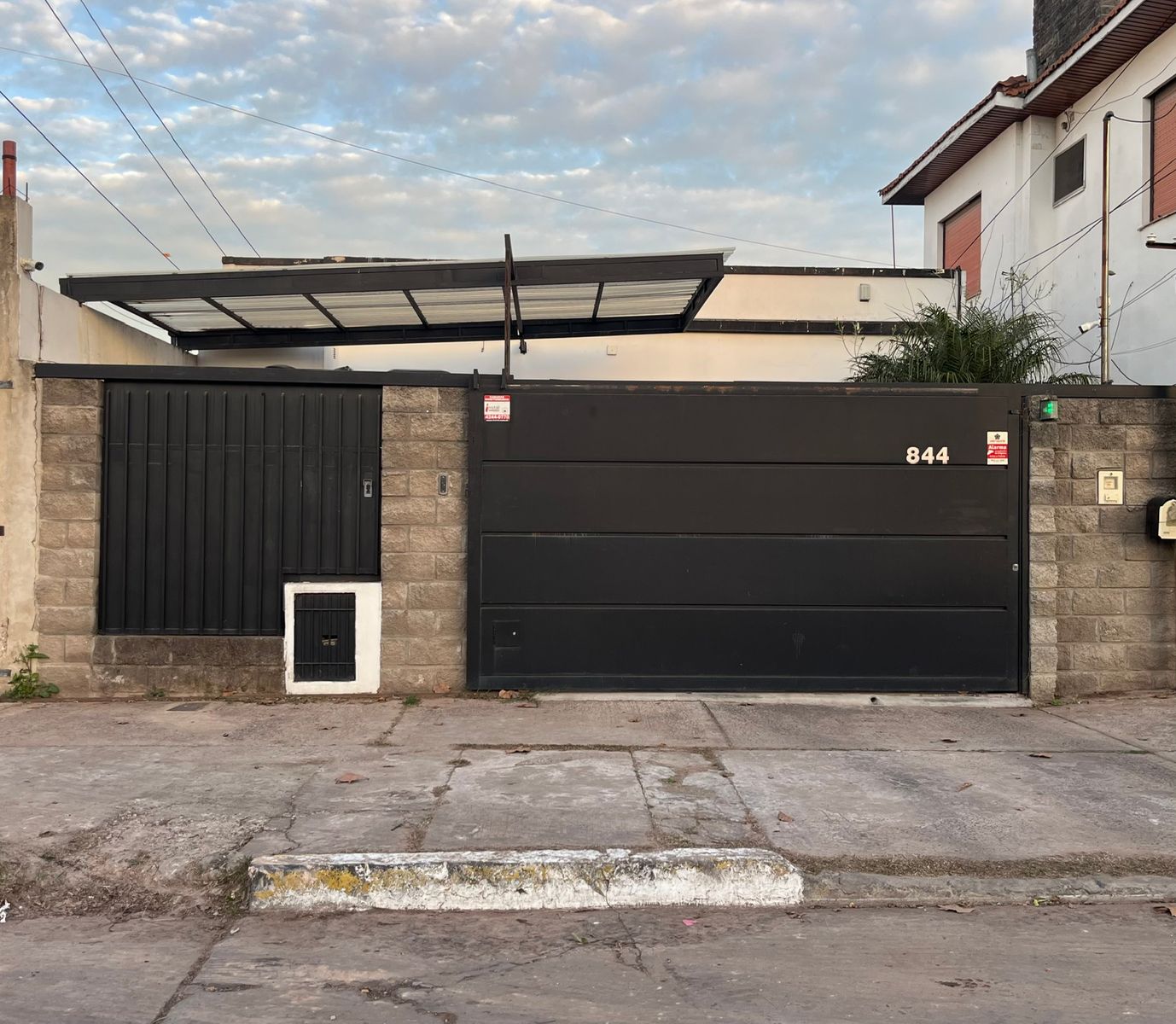 Casa Sobre Gran Lote en Una Planta con Pileta y Quincho - 24