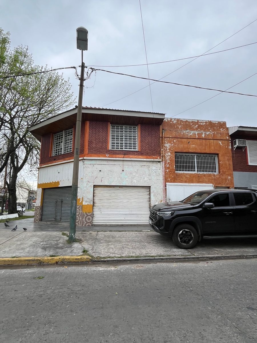 Depto de 4 amb en esquina con cochera - 17