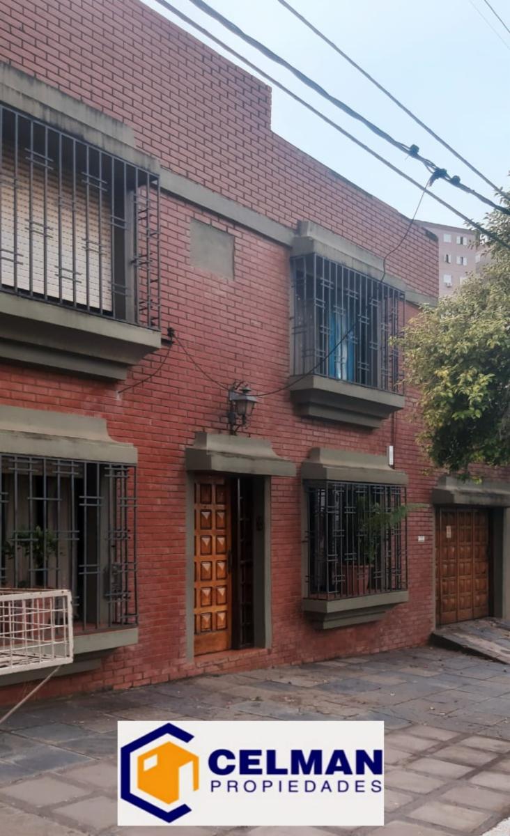 Linda Casa céntrica 4 dormit, gge,varios autos, patio, galería cerrada. Cerquita de la costa cont Santa Fe.