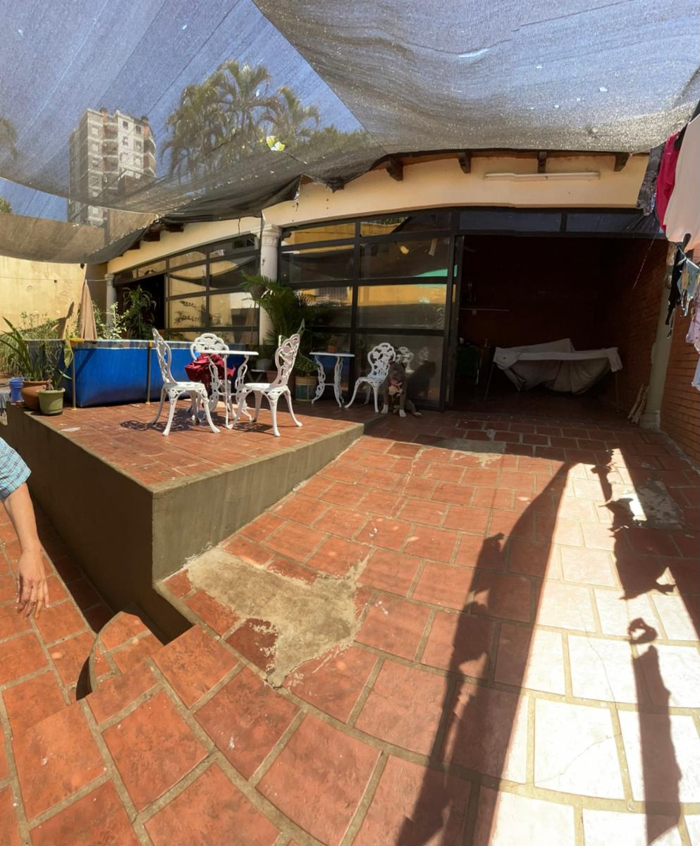 Linda Casa céntrica 4 dormit, gge,varios autos, patio, galería cerrada. Cerquita de la costa cont Santa Fe. — foto 4