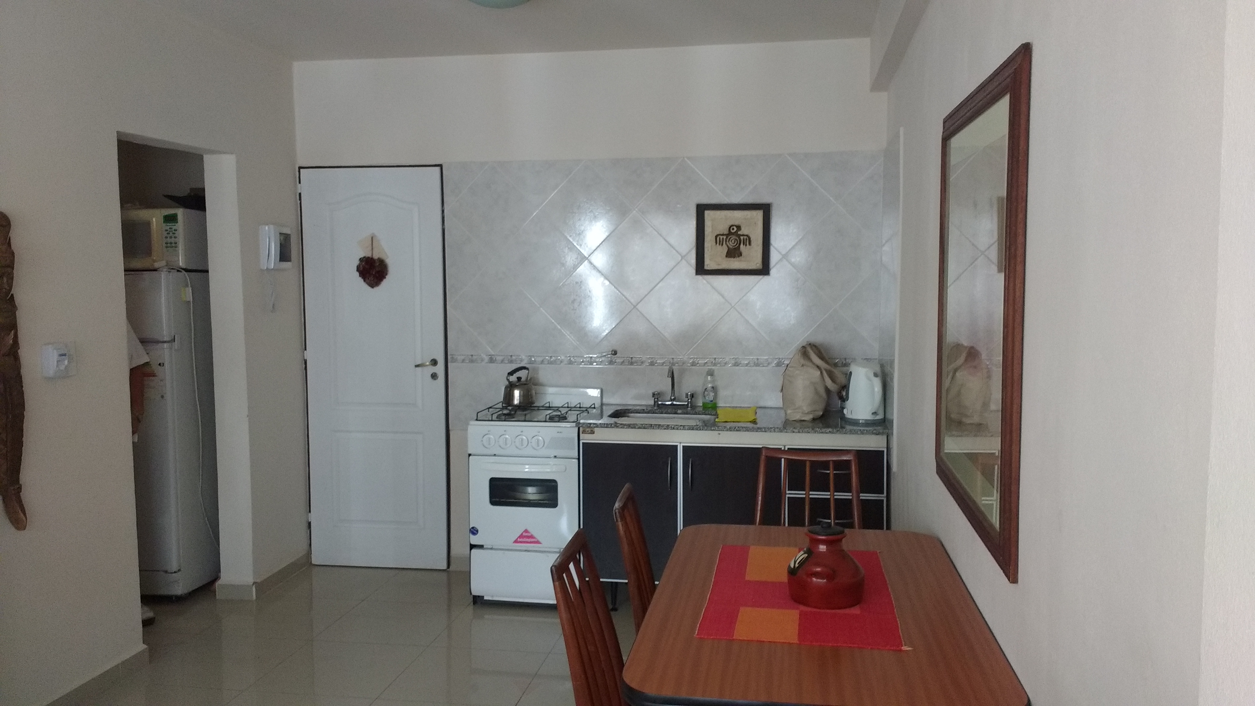 DEPARTAMENTO DE 1 DORMITORIO-COCHERA-QUINCHO-PILETA A 2 CUADRAS DEL CENTRO — foto 2