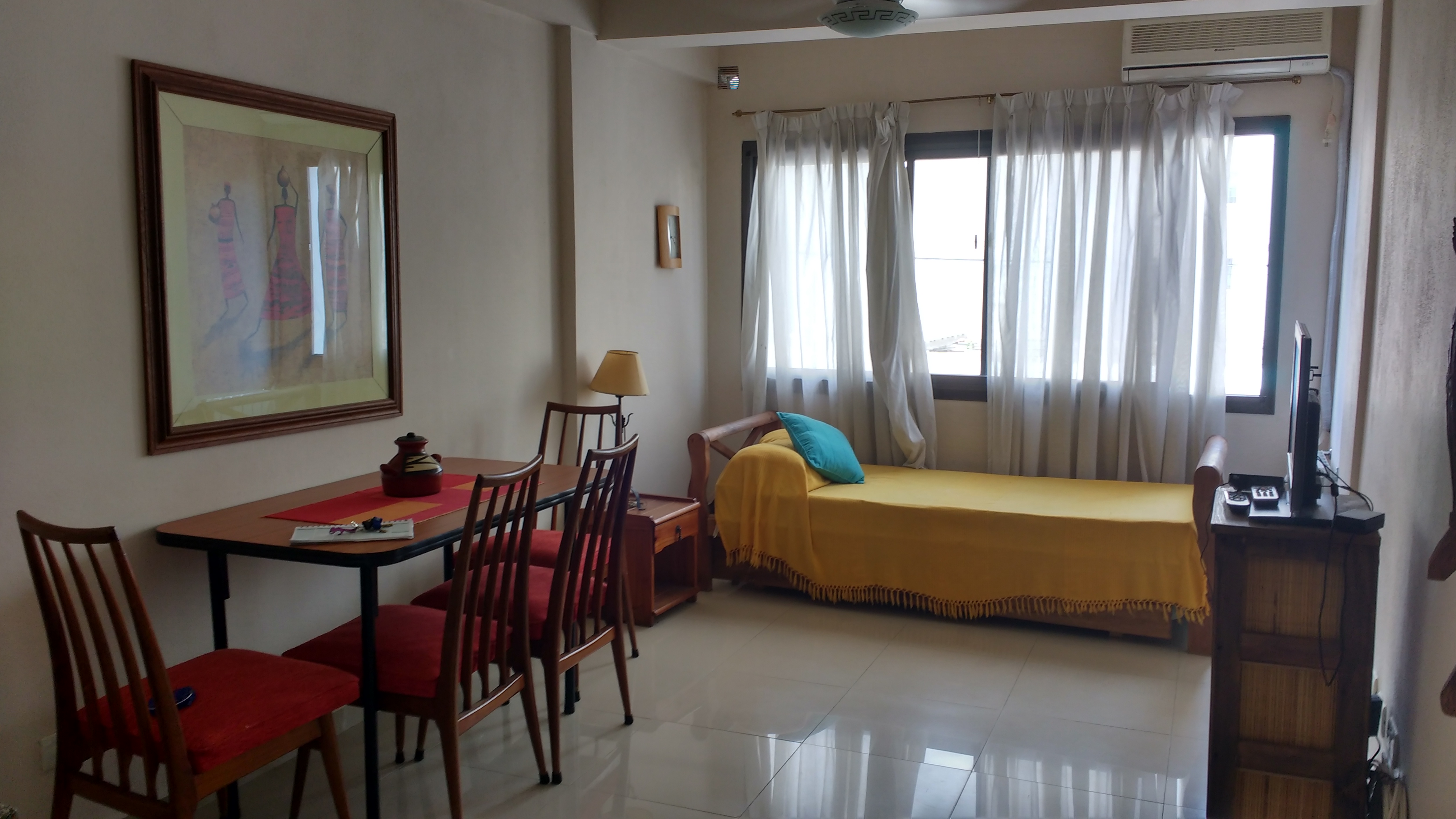 DEPARTAMENTO DE 1 DORMITORIO-COCHERA-QUINCHO-PILETA A 2 CUADRAS DEL CENTRO — foto 3