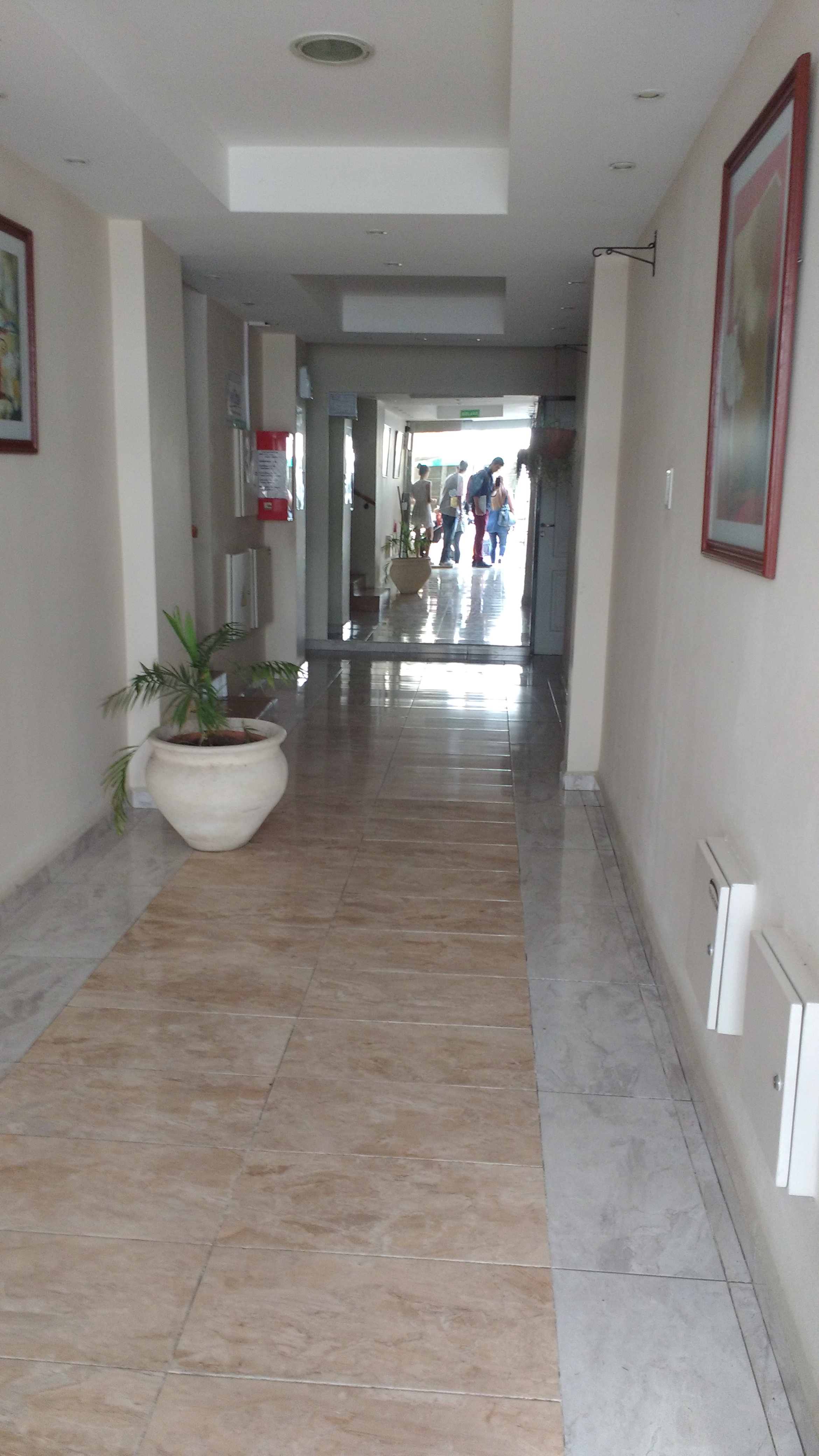 DEPARTAMENTO DE 1 DORMITORIO-COCHERA-QUINCHO-PILETA A 2 CUADRAS DEL CENTRO — foto 6