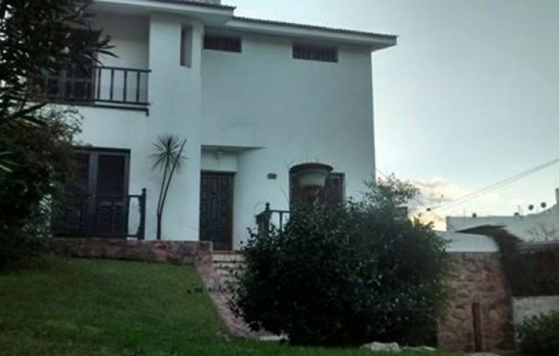 HERMOSA CASA CENTRICA DE 3 PISOS FINANCIADA — foto 2