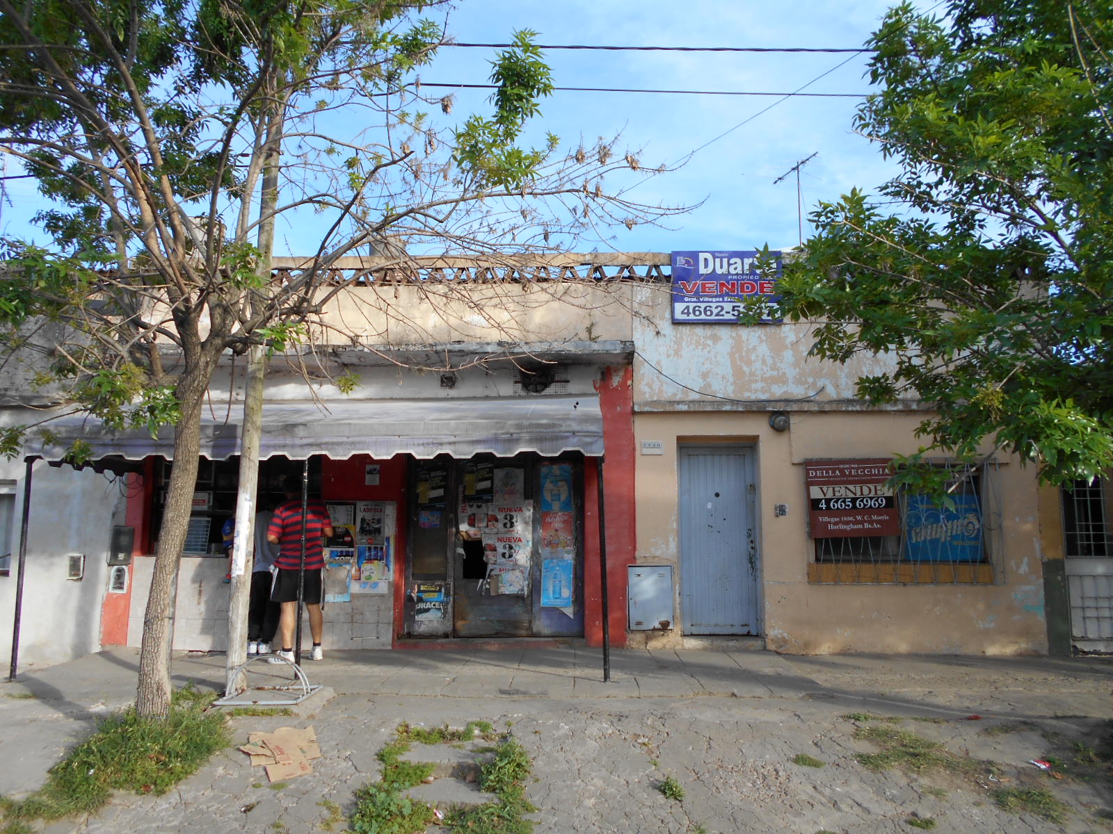 2 casas y local en William Morris