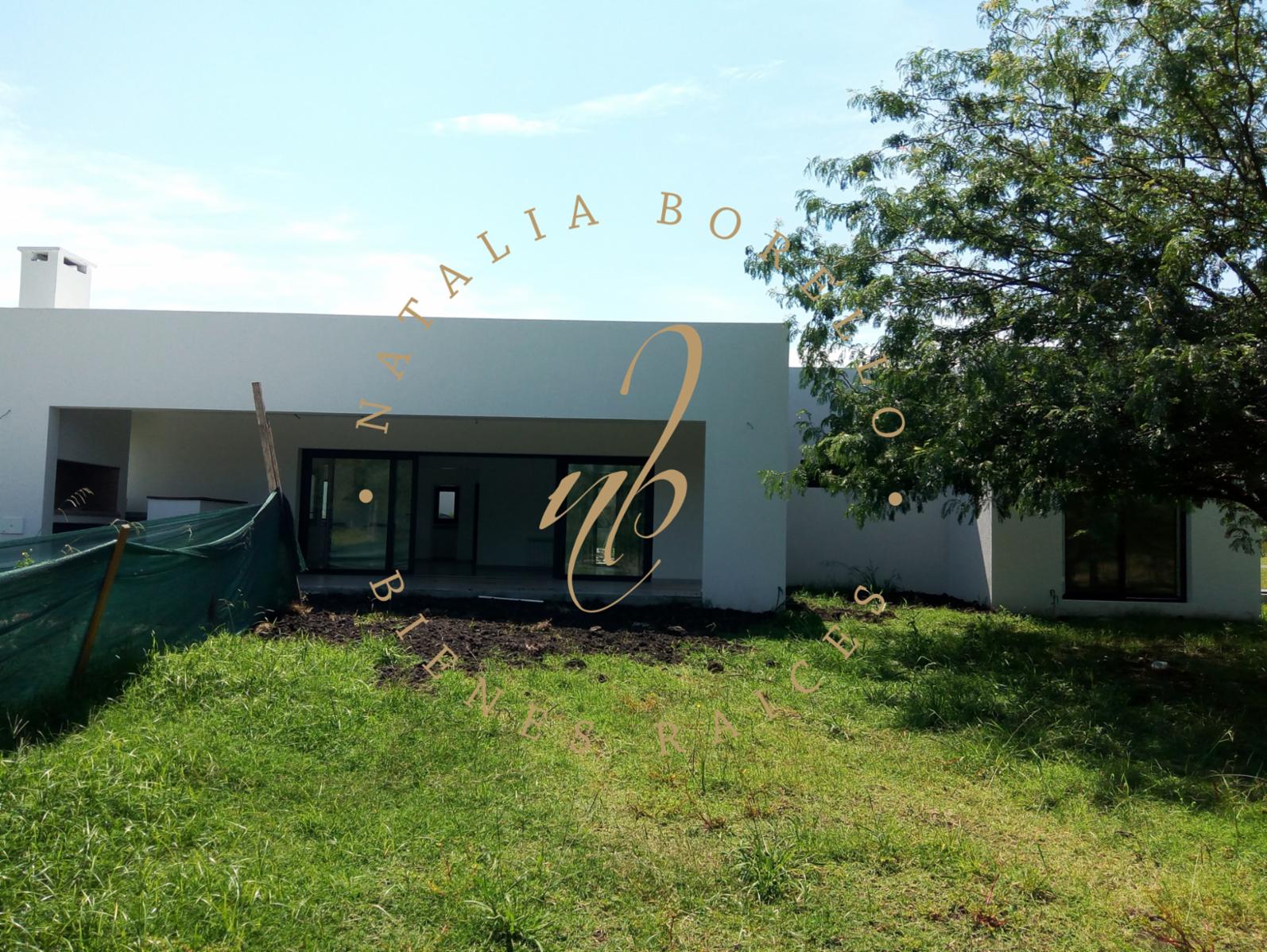 Importante casa de categoría a estrenar de tres dormitorios amplio parque y piscina. — foto 2
