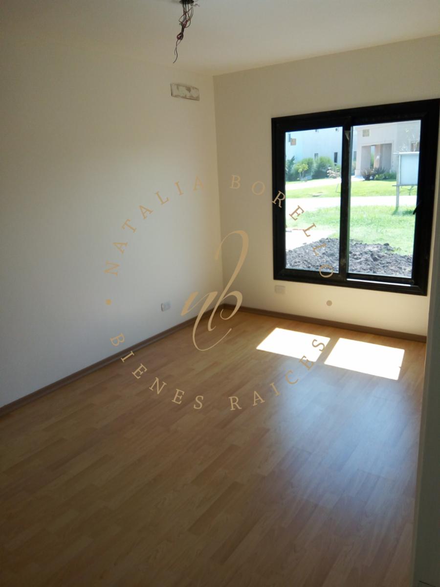 Importante casa de categoría a estrenar de tres dormitorios amplio parque y piscina. — foto 7