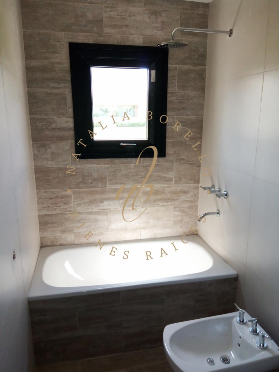 Importante casa de categoría a estrenar de tres dormitorios amplio parque y piscina. — foto 8