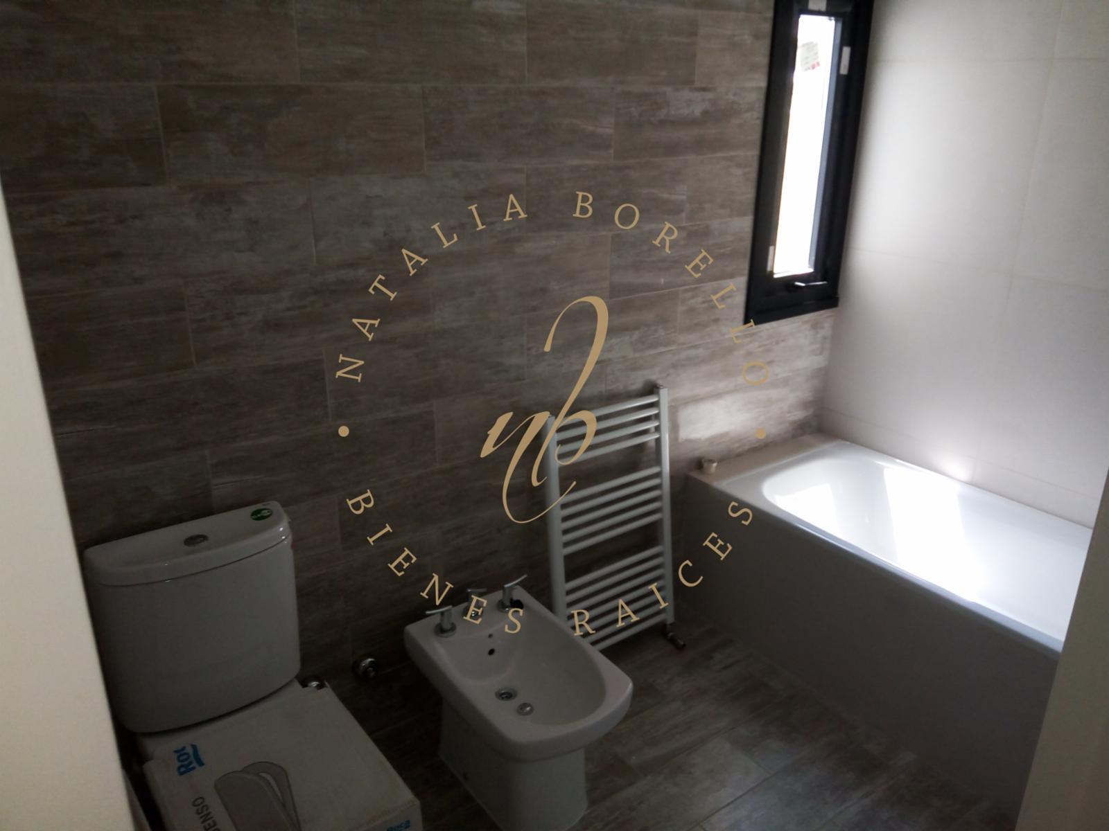 Importante casa de categoría a estrenar de tres dormitorios amplio parque y piscina. — foto 9