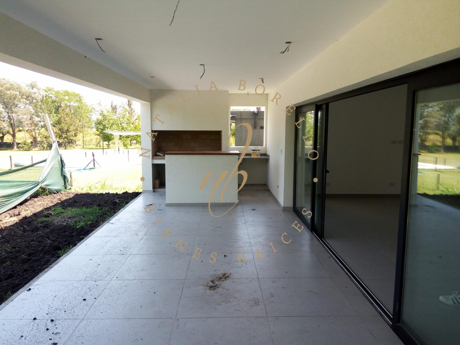Importante casa de categoría a estrenar de tres dormitorios amplio parque y piscina. — foto 12