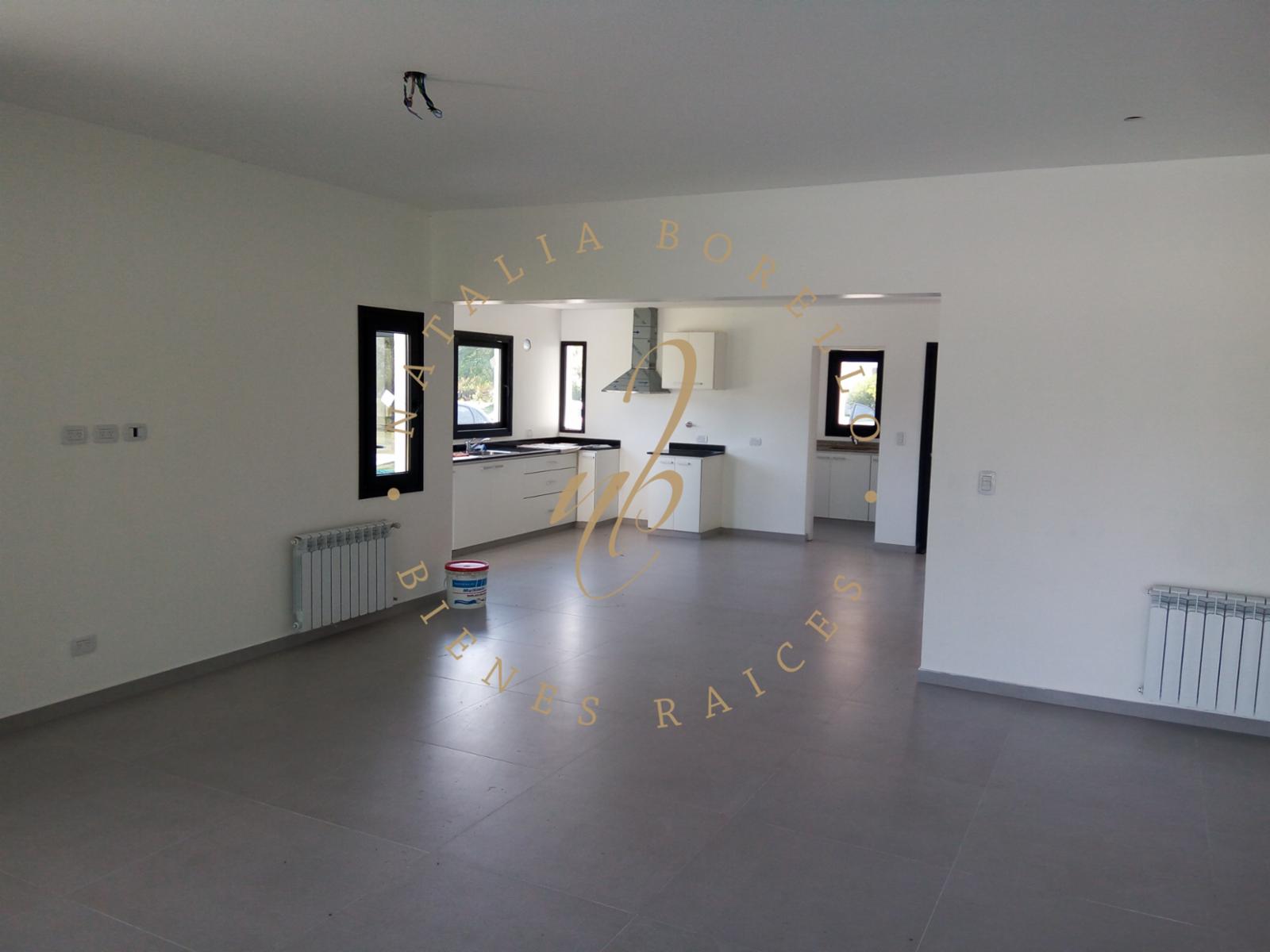 Importante casa de categoría a estrenar de tres dormitorios amplio parque y piscina. — foto 15