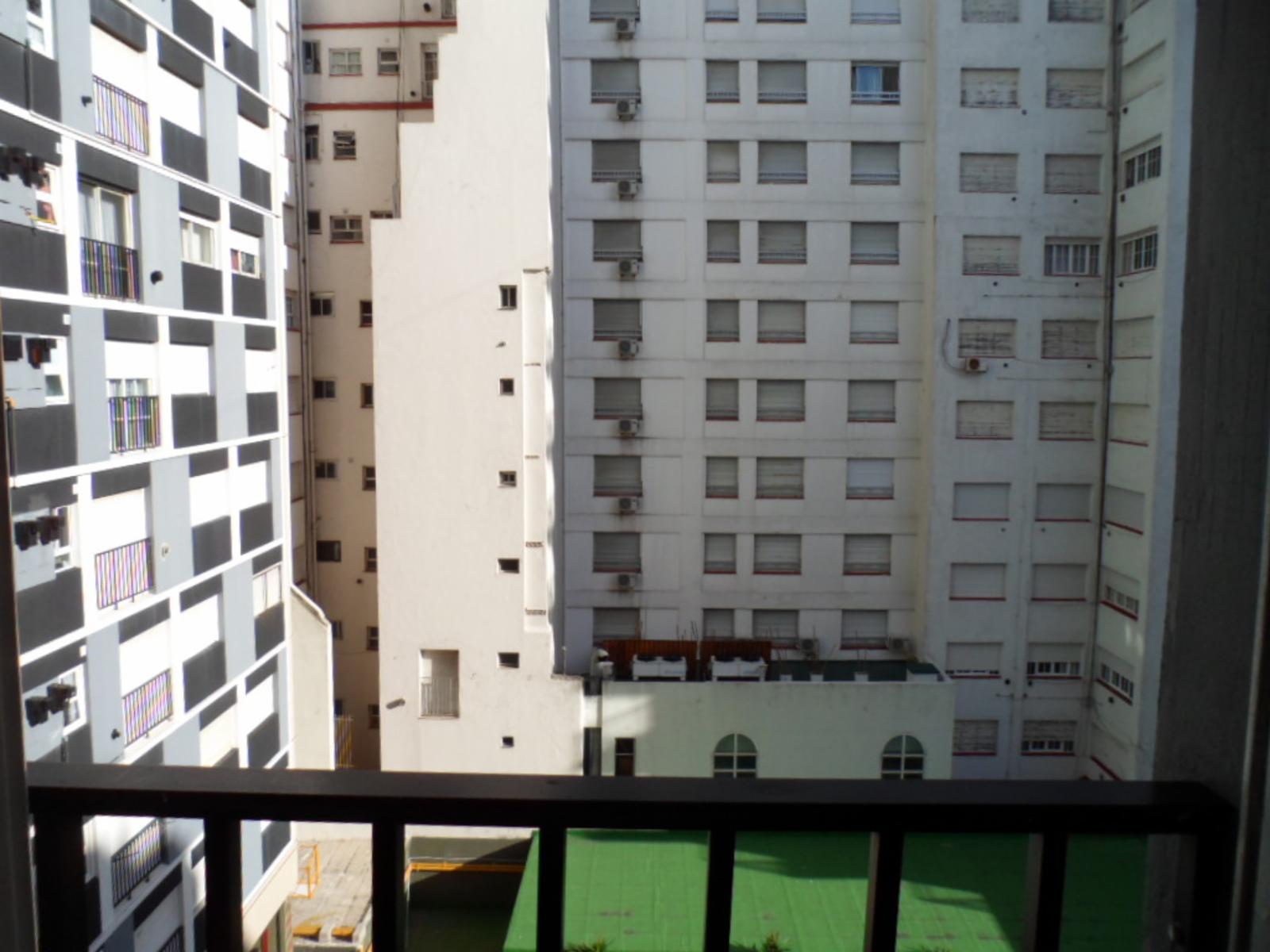 Departamento de 2 ambientes, se vende con muebles. Luminoso. — foto 13