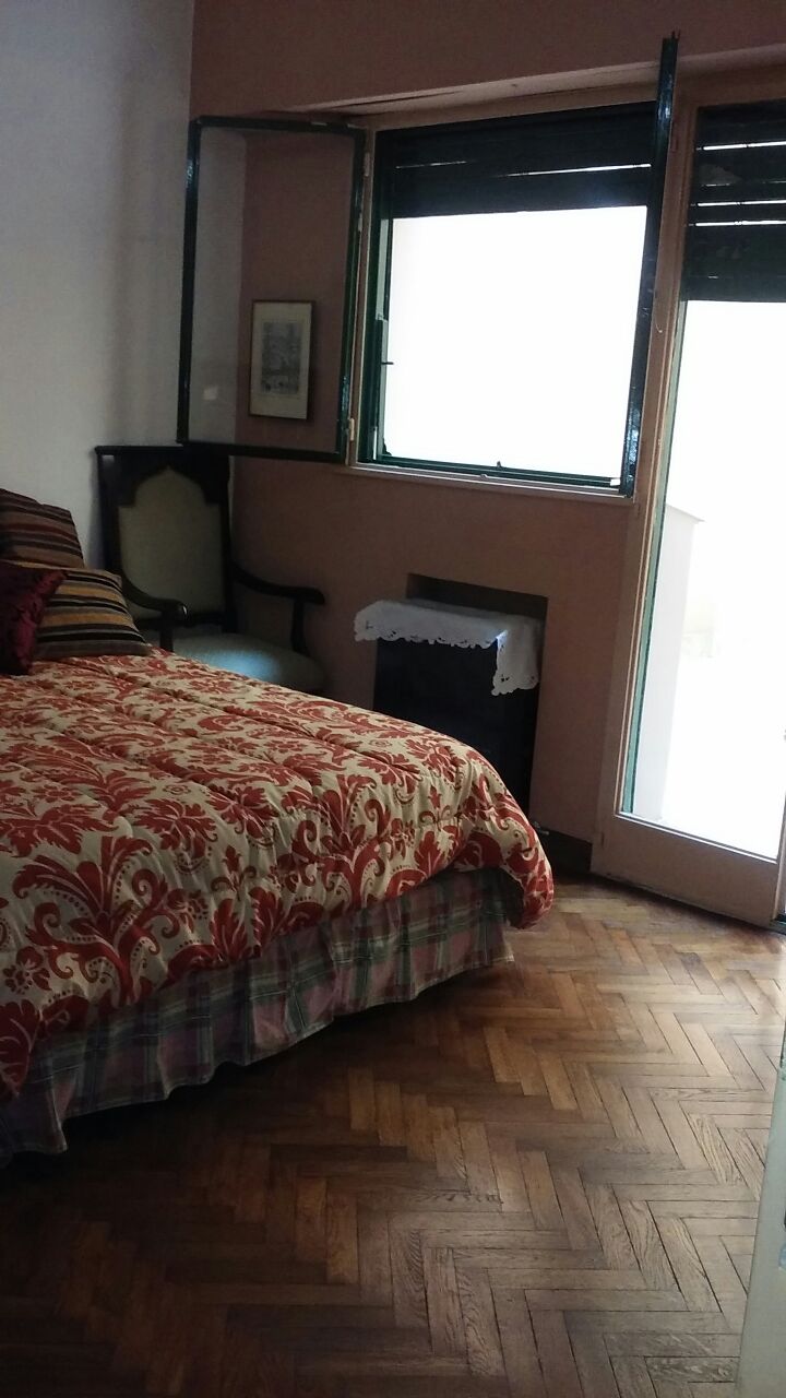 DEPARTAMENTO DE 3 AMBIENTES CON DEPENDENCIA Y 2 PATIOS, AL CONTRAFRENTE, A MTS. DE AV. RIVADAVIA Y SUBTE "A", MUY BUEN ESTADO