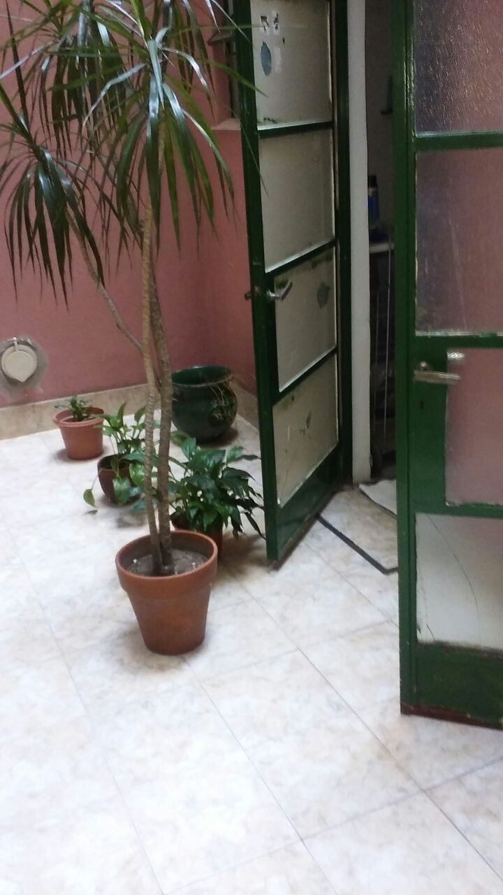 DEPARTAMENTO DE 3 AMBIENTES CON DEPENDENCIA Y 2 PATIOS, AL CONTRAFRENTE, A MTS. DE AV. RIVADAVIA Y SUBTE "A", MUY BUEN ESTADO — foto 6