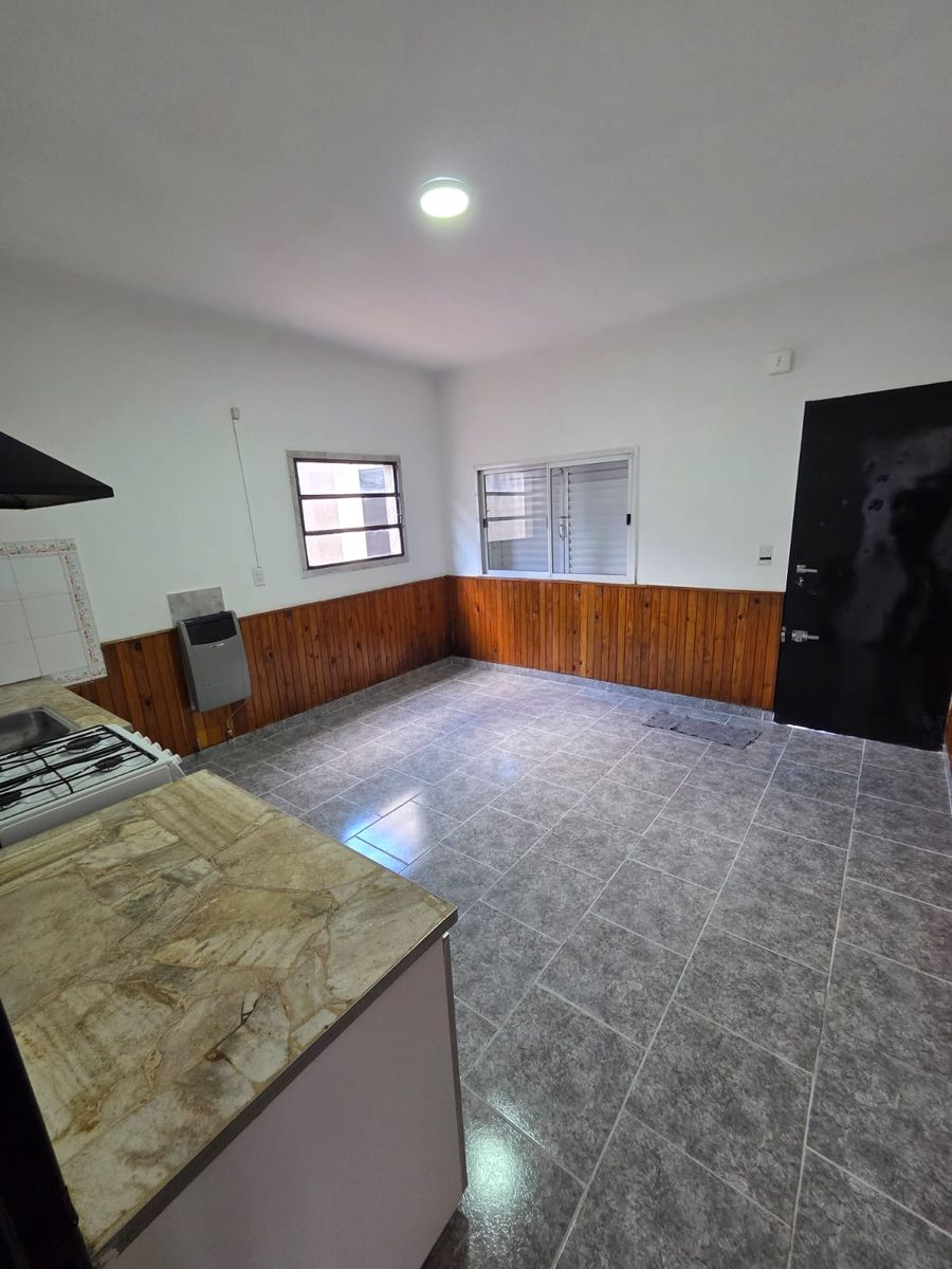 Casa 2 dormitorios totalmente reciclada sin cochera — foto 3