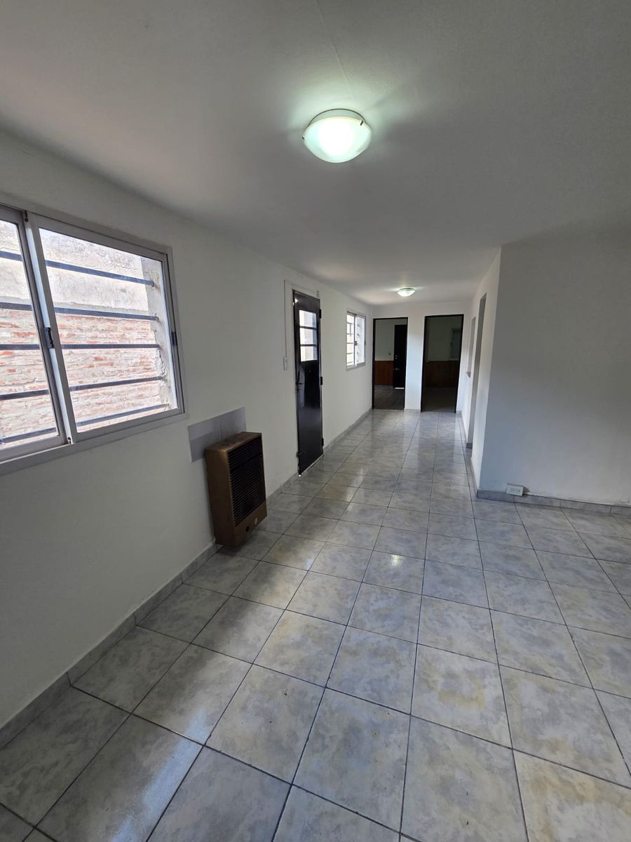 Casa 2 dormitorios totalmente reciclada sin cochera — foto 4