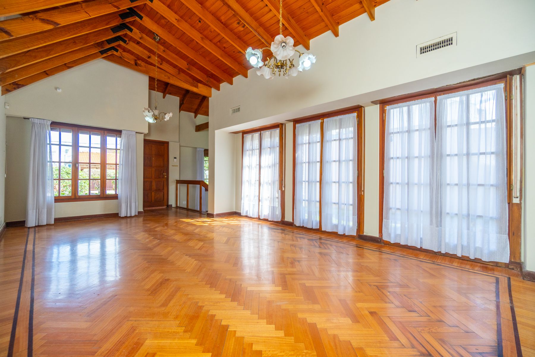 Casa 3 Dormitorios 253 mts2 cubiertos — foto 4