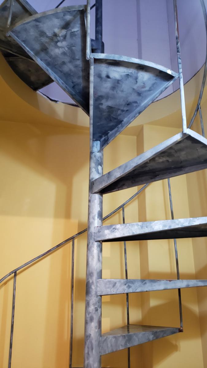 Local Comercial con entrepiso - 2