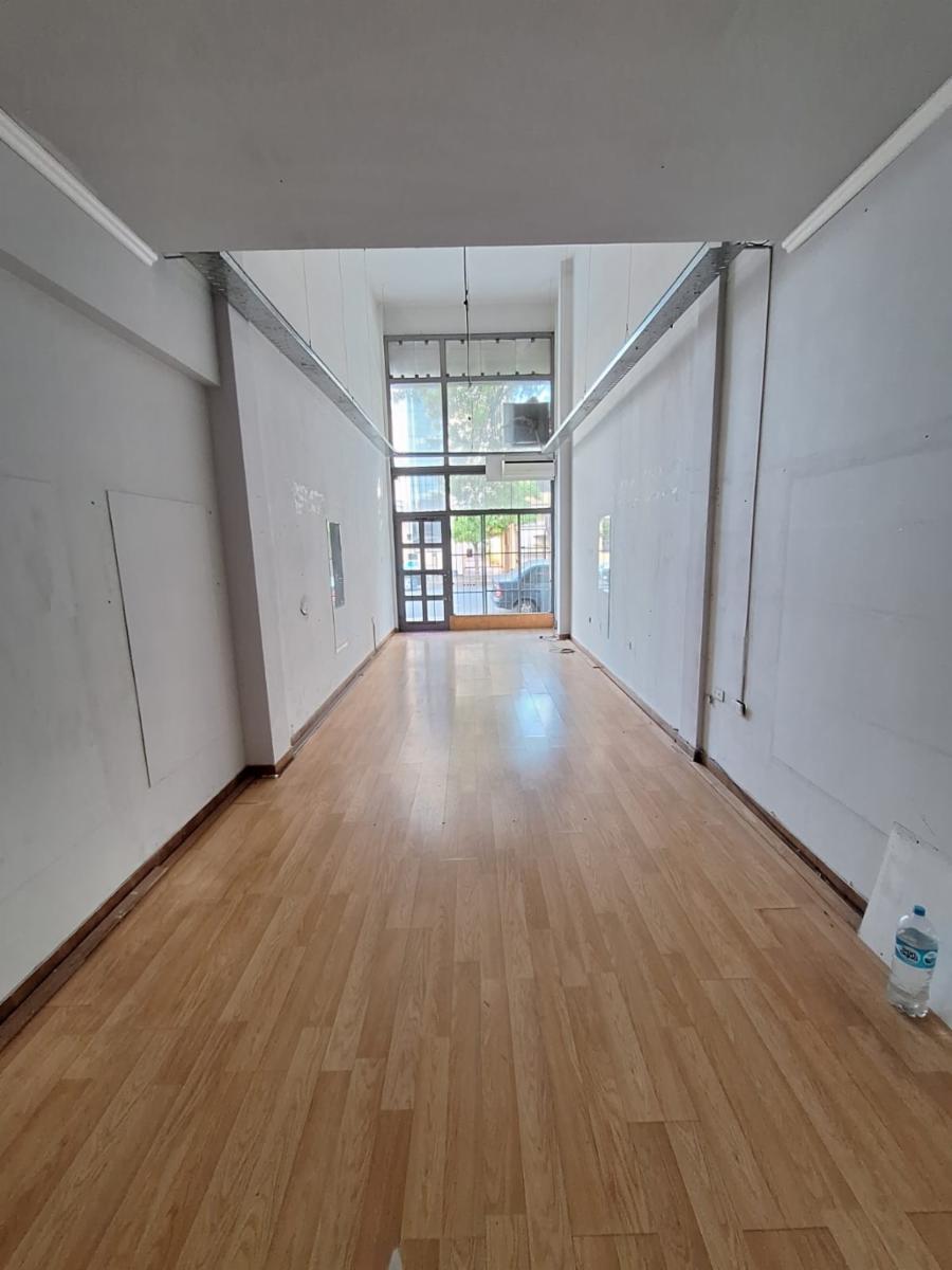 Local Comercial con entrepiso - 4