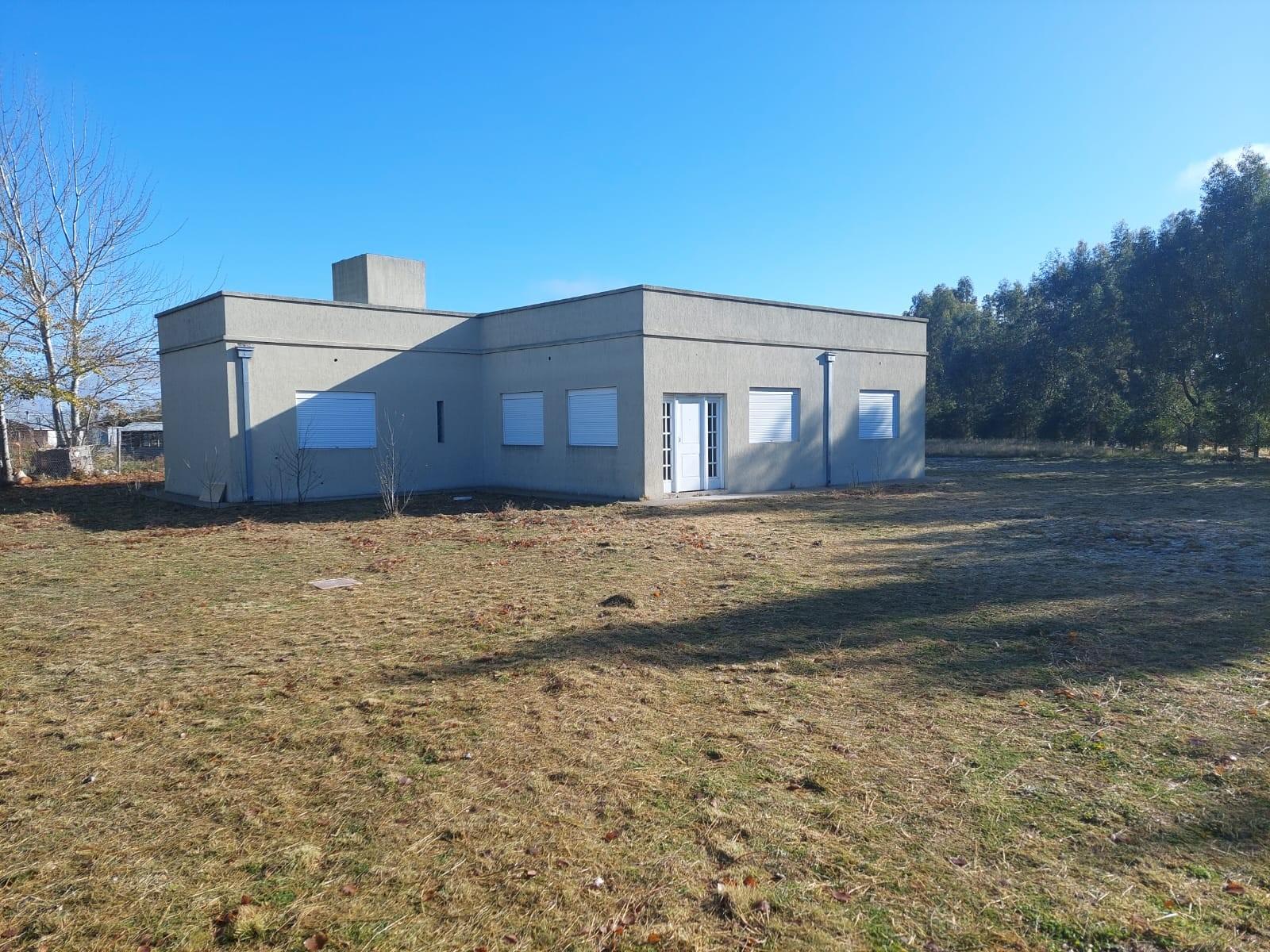 Casa-quinta sobre excelente lote de 40 x 120 mts de fondo