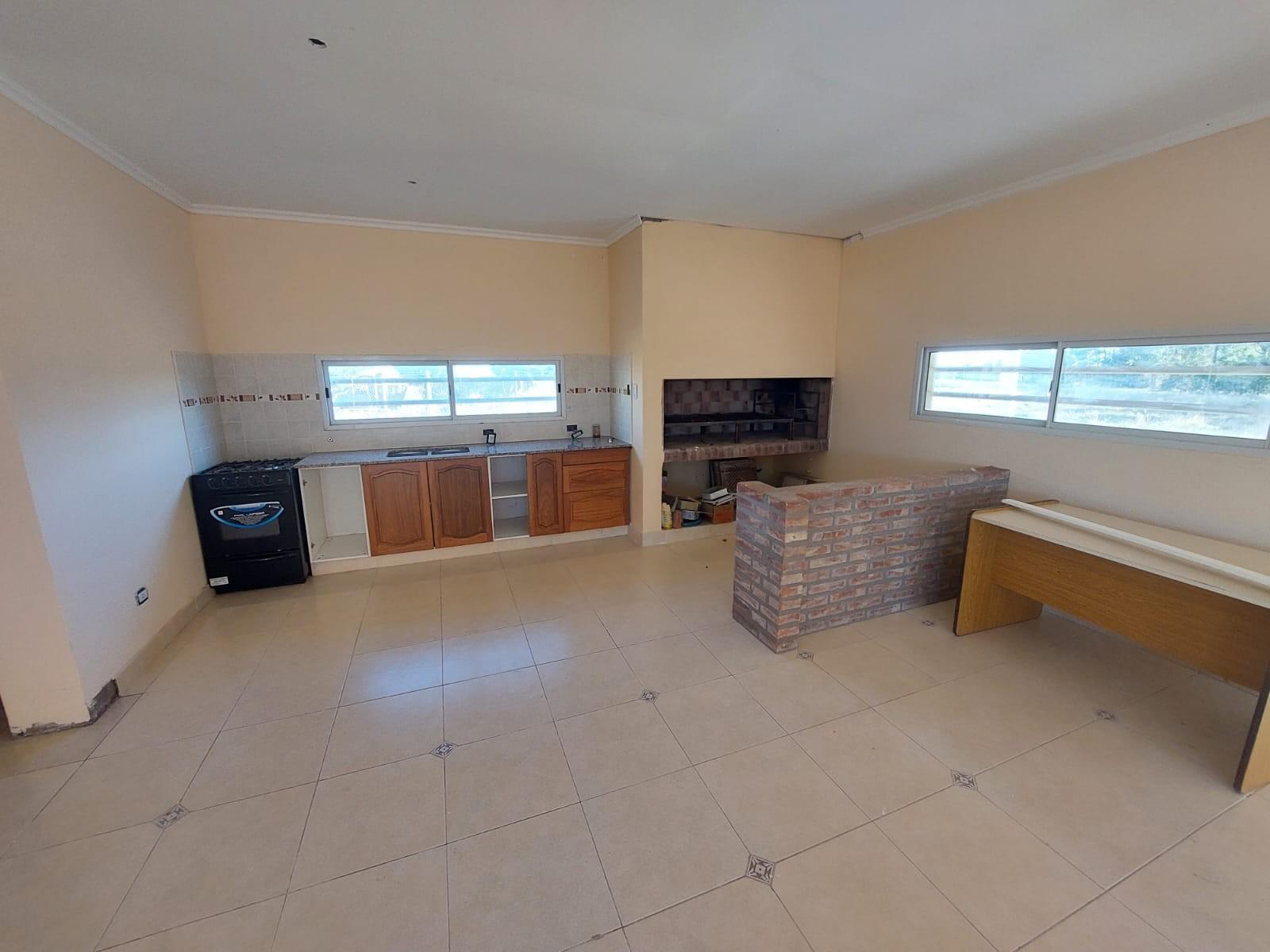 Casa-quinta sobre excelente lote de 40 x 120 mts de fondo — foto 8