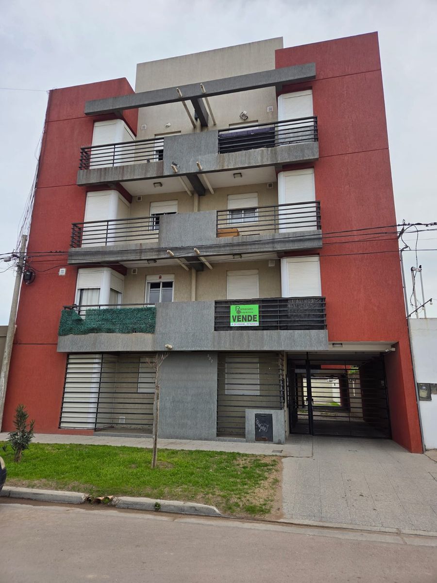 Departamento 2 dormitorios con cochera - 1