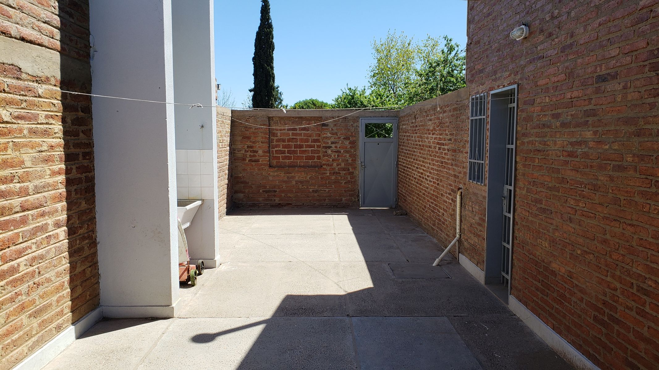 Casa 2 dormitorios c/garaje y patio - 11