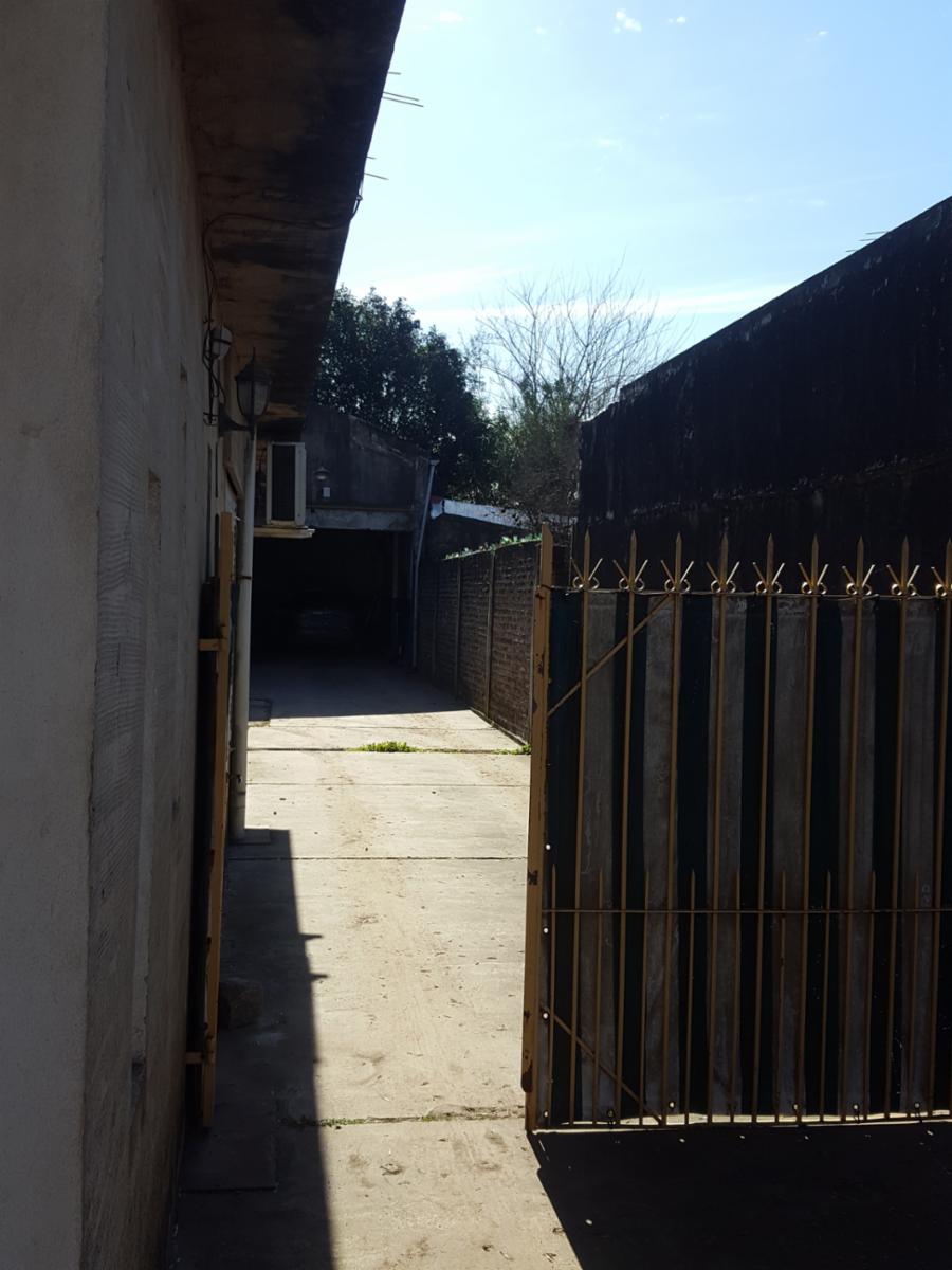LONGCHAMPS - Casa Con Galpón Apta Crédito — foto 3