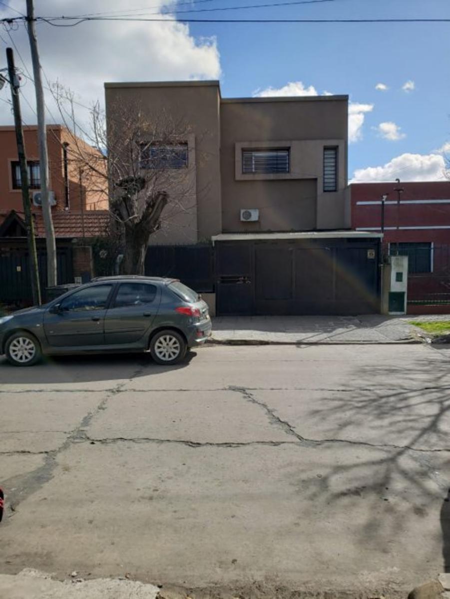 BURZACO - Importante Casa En Venta