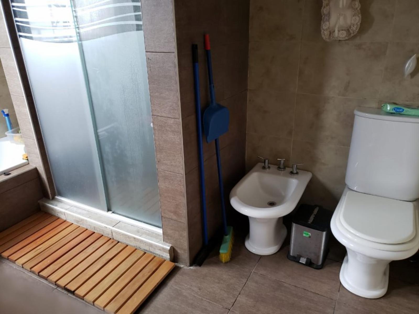BURZACO - Importante Casa En Venta — foto 3