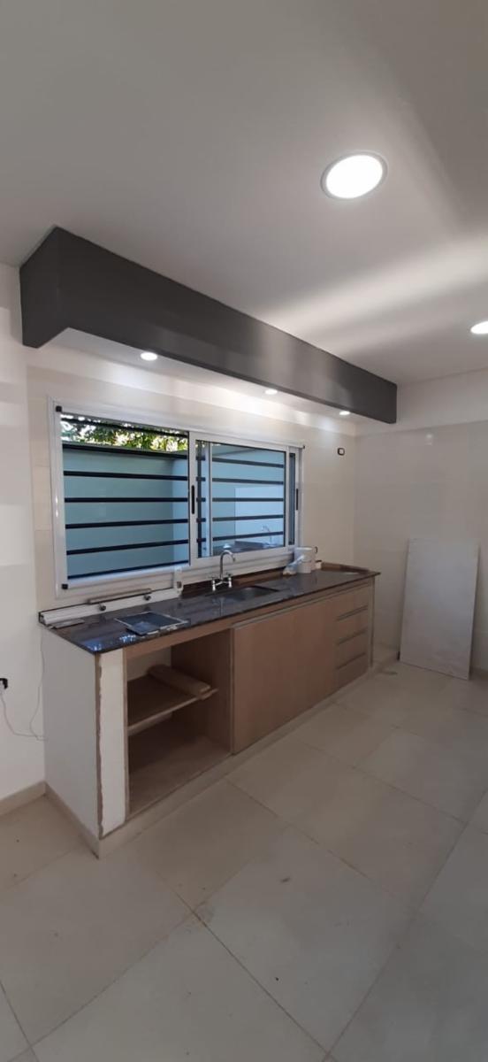 EXCELENTE DUPLEX CON COCHERA - 2