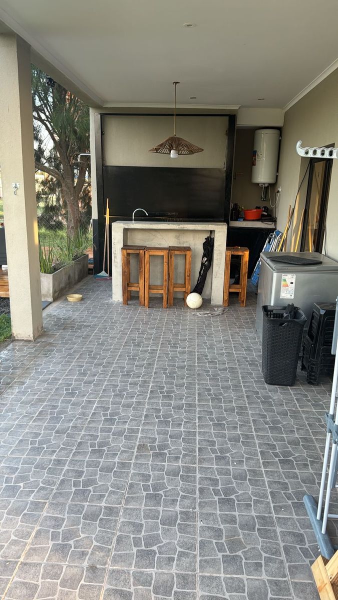 CASA DE DOS PLANTAS EN VENTA — foto 3