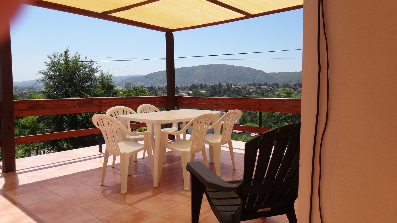 Oportunidad! Lote 760 mts. con Tres propiedades! Dos duplex y una casa, pileta! Excelente estado!! — foto 4