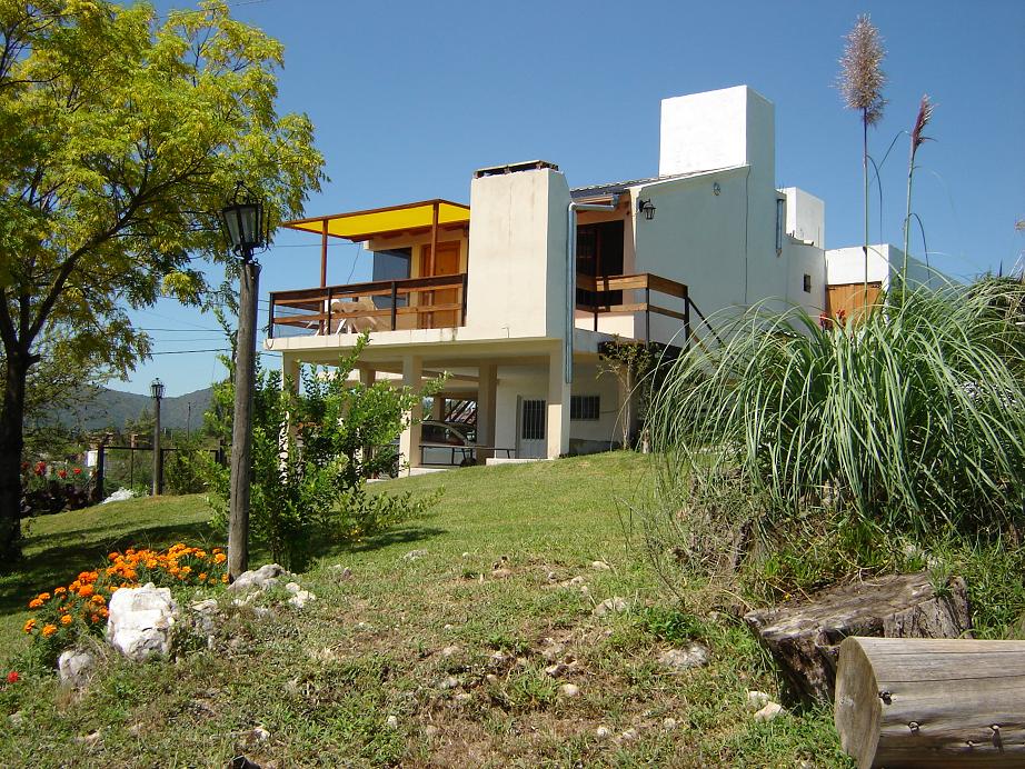 Oportunidad! Lote 760 mts. con Tres propiedades! Dos duplex y una casa, pileta! Excelente estado!! — foto 7