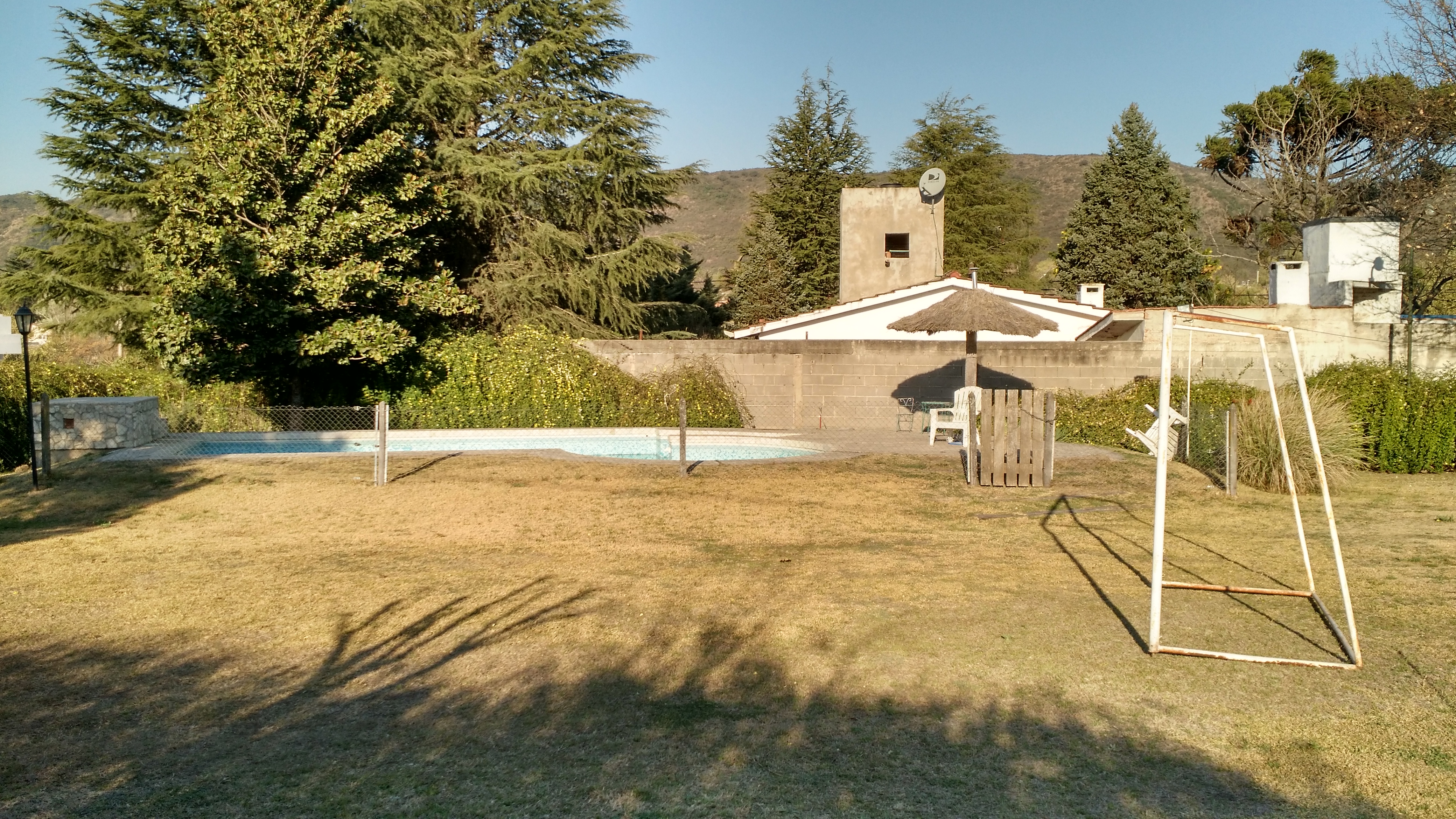HERMOSA CASA EN BARRIO SOLARES DE ENSENADAS! A UNA CUADRA DEL RIO.
LOTE. 1224 MTS.