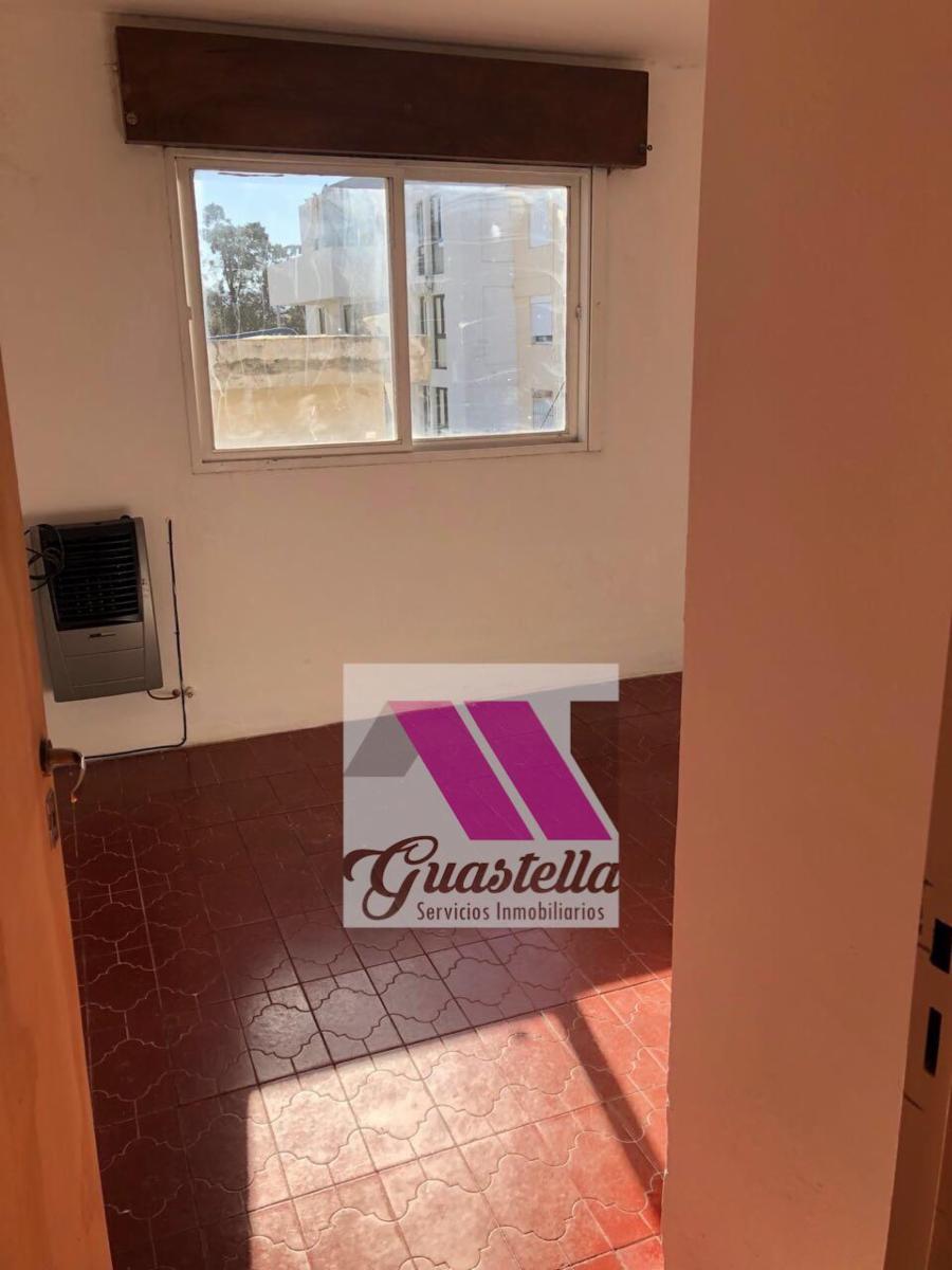 OPORTUNIDAD DEPARTAMENTO 2 DORMITORIOS CON BALCON A 4 CUADRAS DEL CENTRO — foto 4