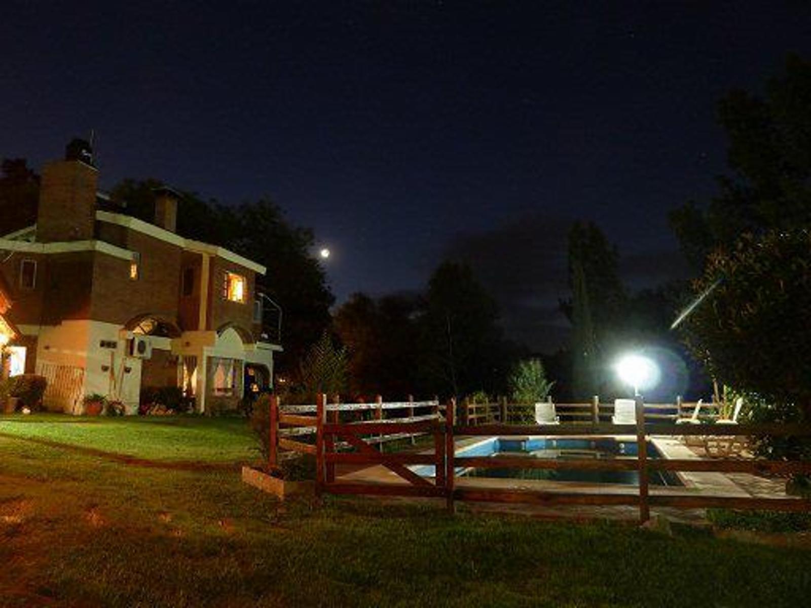 ESPECTACULAR COMPLEJO DE 5 DEPARTAMENTOS+ UNA CASA DE 3 DORMITORIOS! CON 59 MTS. DE COSTA AL RIO . SOL Y RIO!!! - 4