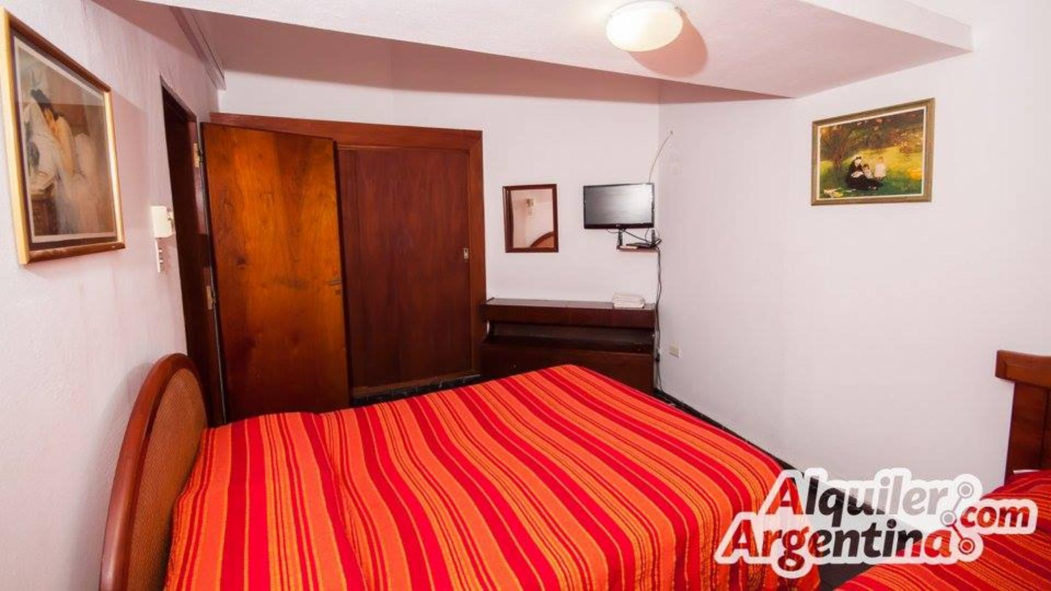 ESPECTACULAR COMPLEJO DE 5 DEPARTAMENTOS+ UNA CASA DE 3 DORMITORIOS! CON 59 MTS. DE COSTA AL RIO . SOL Y RIO!!! - 23