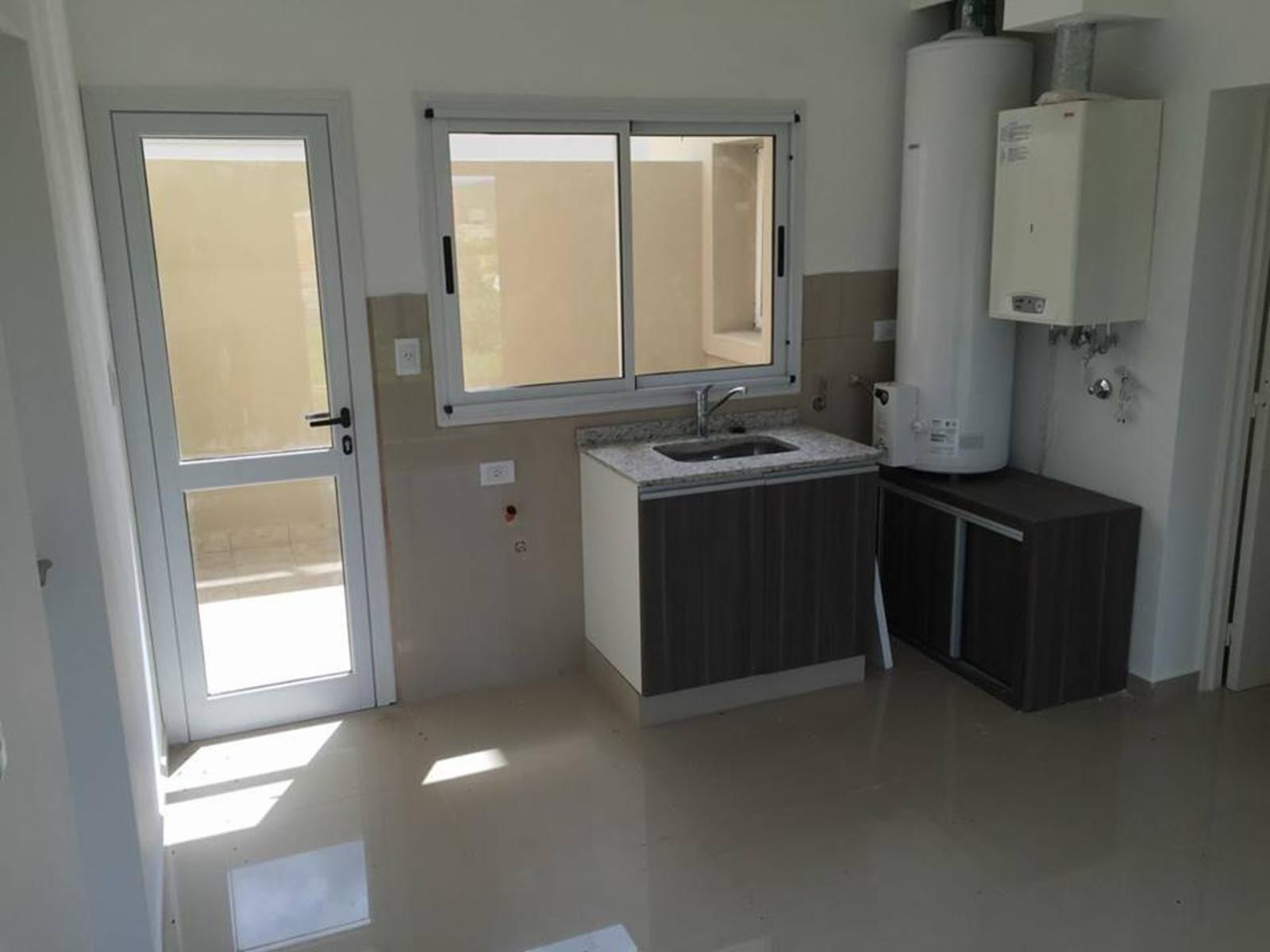 LA ARBOLADA HOLLYWOOD- HERMOSA CASA EN VENTA A ESTRENAR! — foto 14