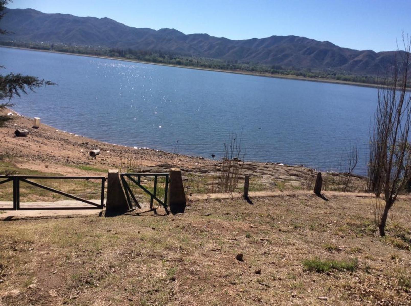 HERMOSA PROPIEDAD CON COSTA AL LAGO, EN COMPLEJO, BAJADA DE LANCHA PROPIA ESPACIOS VERDES IMPERDIBLE — foto 8