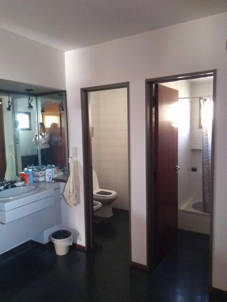 HERMOSA PROPIEDAD DE CATEGORIA CON VISTA PANORAMICA AL LAGO BARRIO LA CUESTA — foto 4