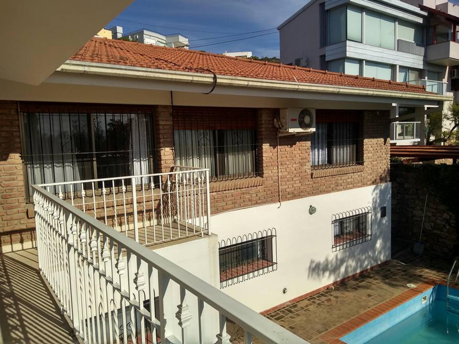 HERMOSA PROPIEDAD DE CATEGORIA CON VISTA PANORAMICA AL LAGO BARRIO LA CUESTA — foto 5