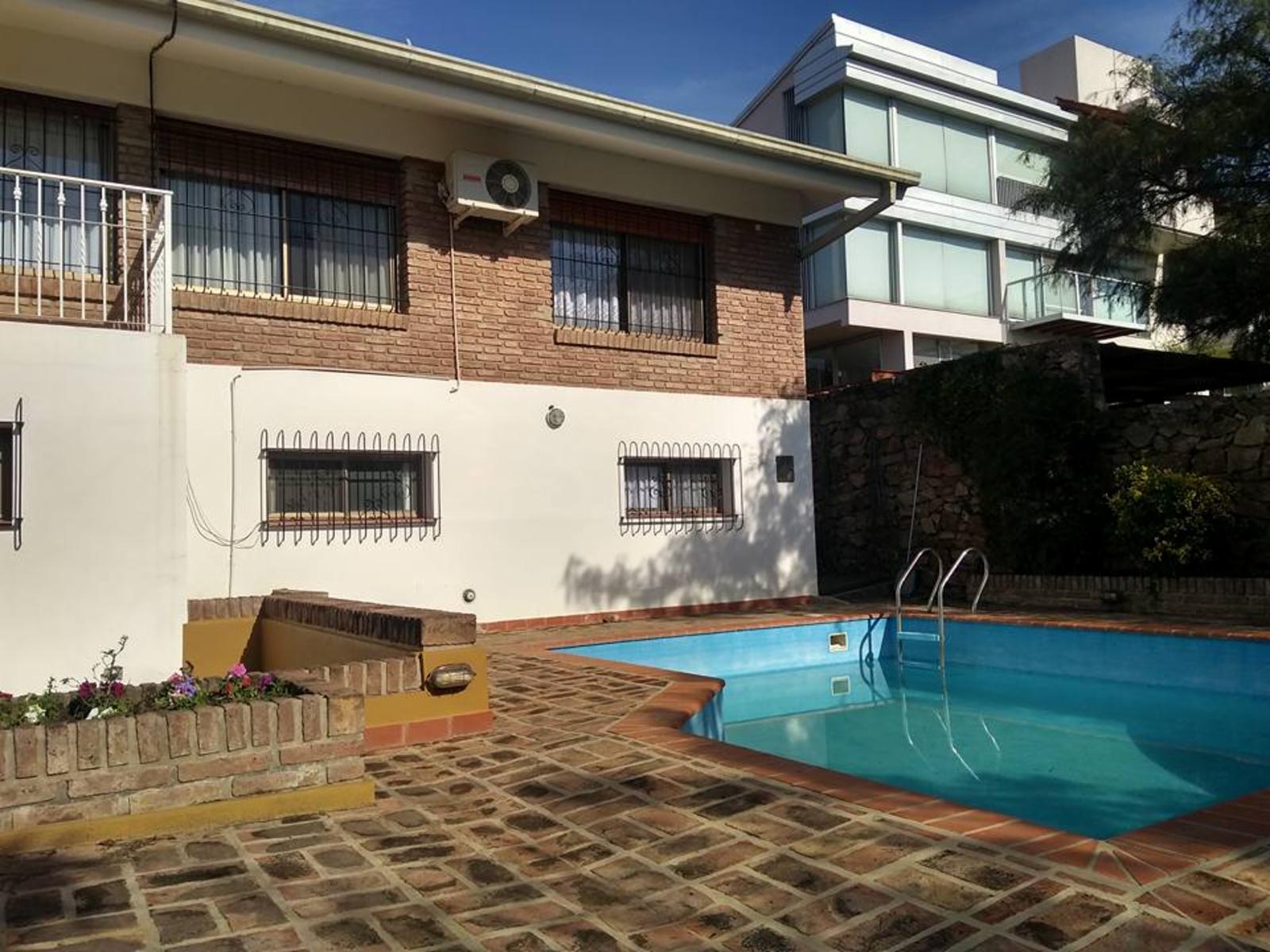 HERMOSA PROPIEDAD DE CATEGORIA CON VISTA PANORAMICA AL LAGO BARRIO LA CUESTA — foto 8