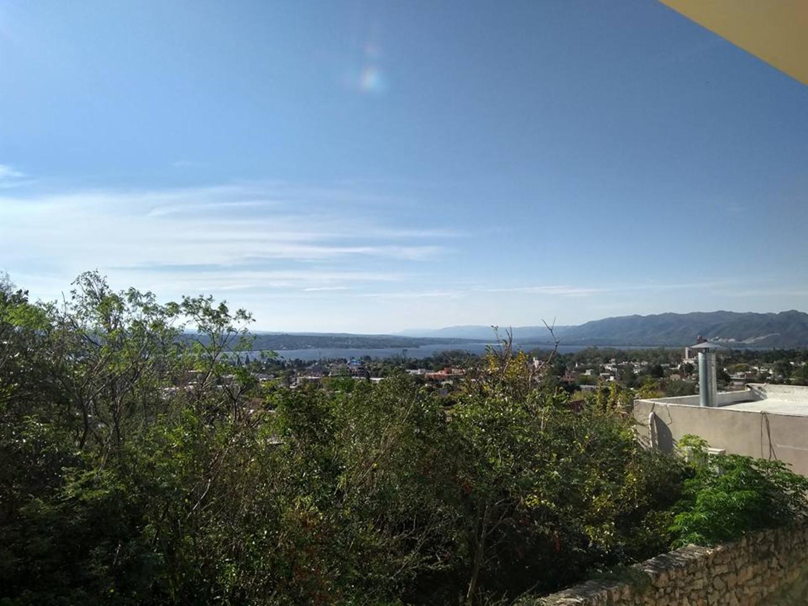 HERMOSA PROPIEDAD DE CATEGORIA CON VISTA PANORAMICA AL LAGO BARRIO LA CUESTA — foto 10