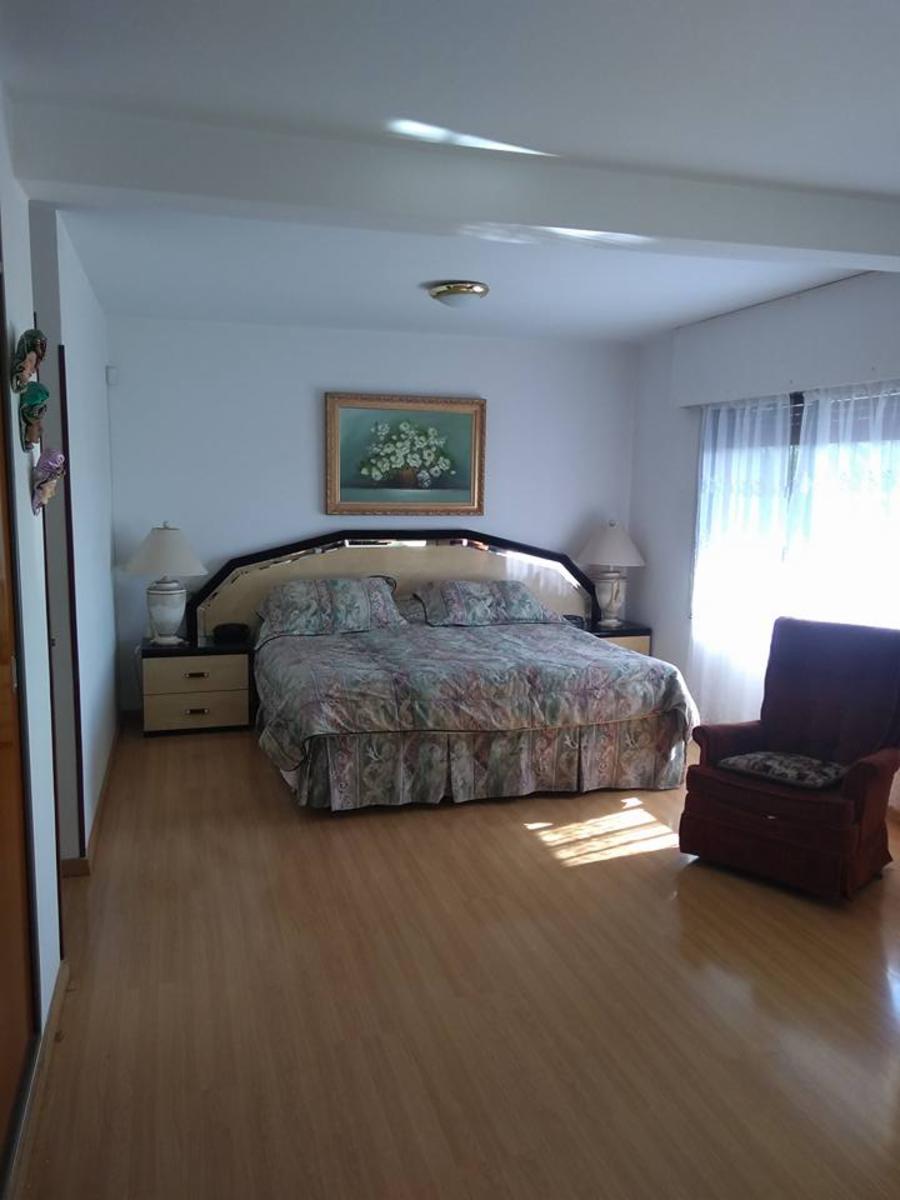 HERMOSA PROPIEDAD DE CATEGORIA CON VISTA PANORAMICA AL LAGO BARRIO LA CUESTA — foto 14