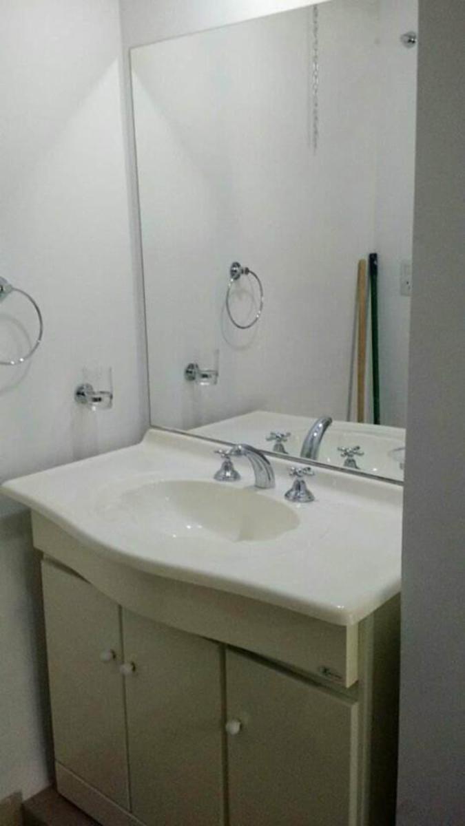 EXCELENTE MONOAMBIENTE RECICLADO A NUEVO A UNA CUADRA DE SARMIENTO — foto 4
