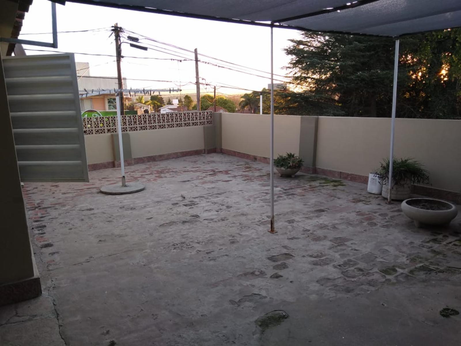 HERMOSO DEPARTAMENTO AL FRENTE SOBRE AV. SAN MARTIN CON BALCON CON VISTA TERRAZA DE 69 MTS. DOS DORMITORIOS — foto 3
