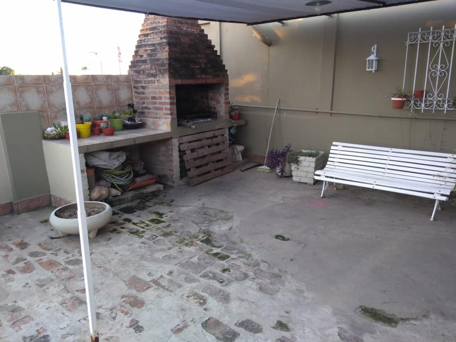 HERMOSO DEPARTAMENTO AL FRENTE SOBRE AV. SAN MARTIN CON BALCON CON VISTA TERRAZA DE 69 MTS. DOS DORMITORIOS — foto 8
